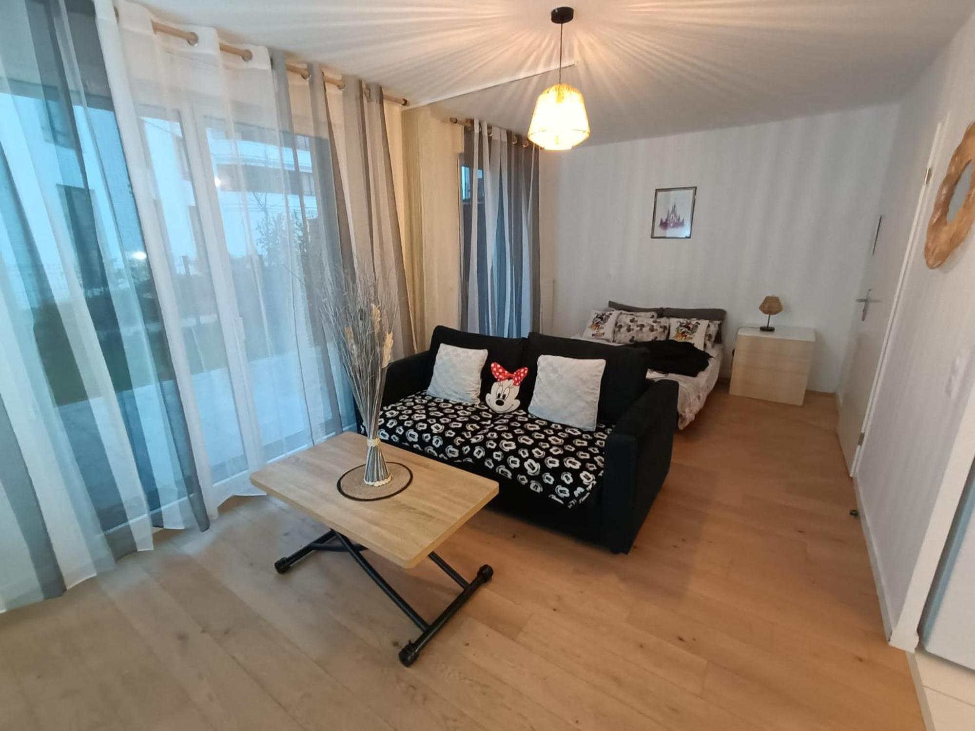 Disney - Paris 5 Min De Disney - Pk Prive Gratuit - 4 Personnes - Terrasse Jardin Шеси Екстериор снимка